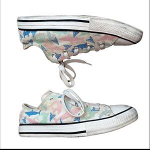❤️‍🔥Converse Junior Low Tops White Shark Pastel Print - Size 2